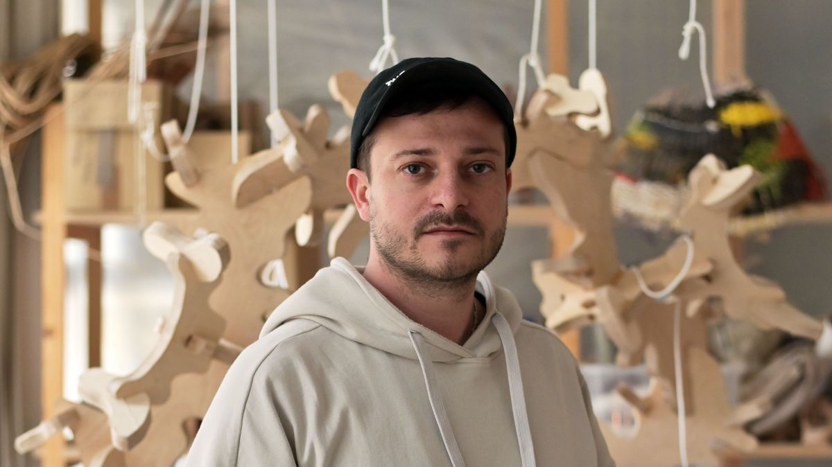Umělec Tadeáš Podracký: Znovuzrození to vše propojuje